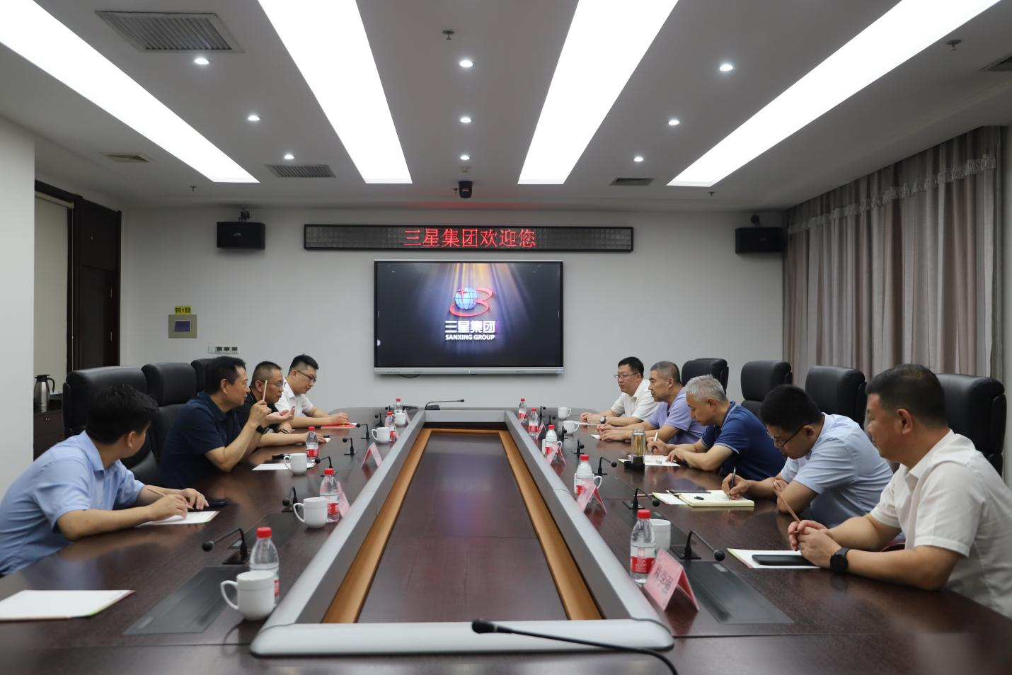 濱州銀保監(jiān)分局黨委書記、局長尹程來山東三星集團調(diào)研
