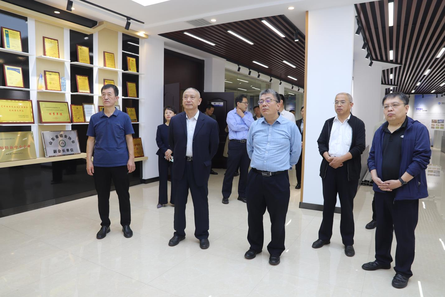 山東省市場監(jiān)管局二級巡視員、計(jì)量處處長趙風(fēng)勇一行來山東三星集團(tuán)調(diào)研