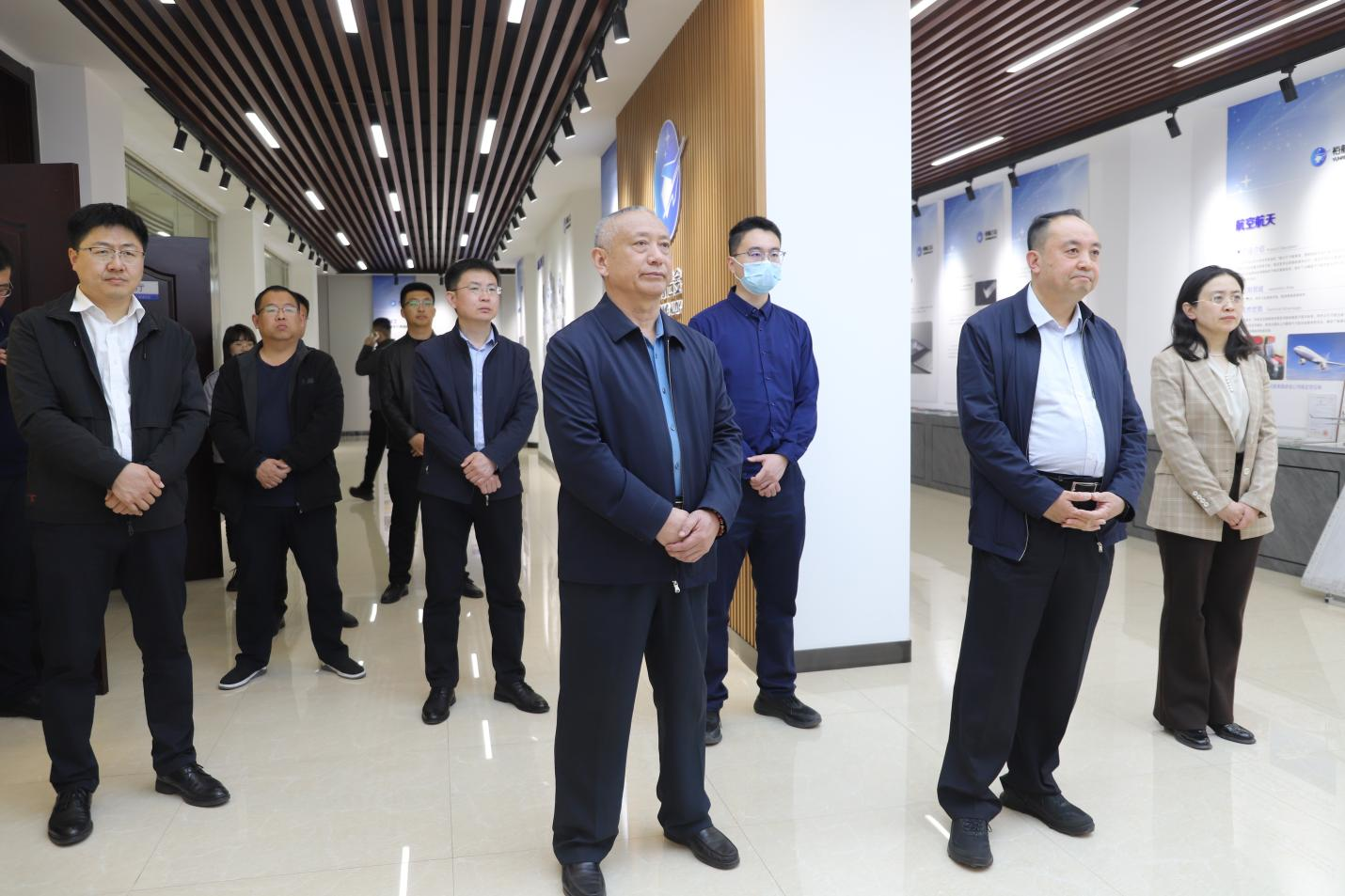 省工信廳電子信息產(chǎn)業(yè)處處長、二級巡視員李英峰來山東三星集團調(diào)研