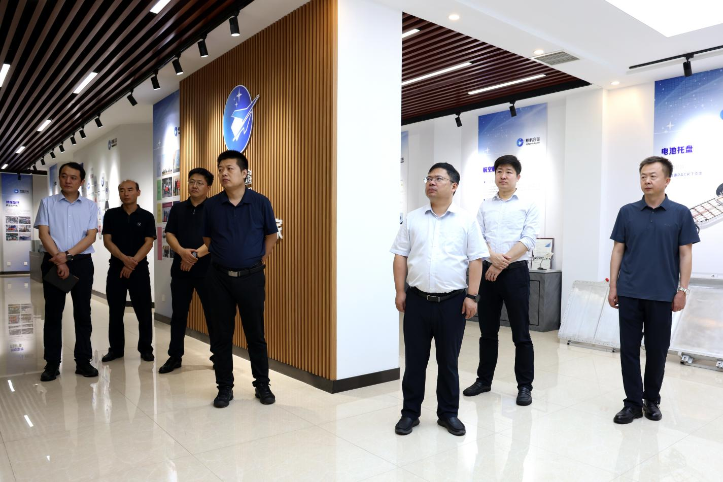 中國鐵建電氣化局集團軌道交通器材有限公司黨委書記、執(zhí)行董事劉如久一行來山東三星集團考察