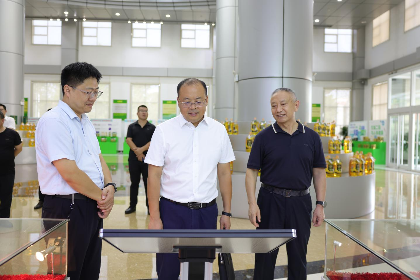 鄒平市委常委、副市長提名人選王強(qiáng)帶隊(duì)來山東三星集團(tuán)調(diào)研