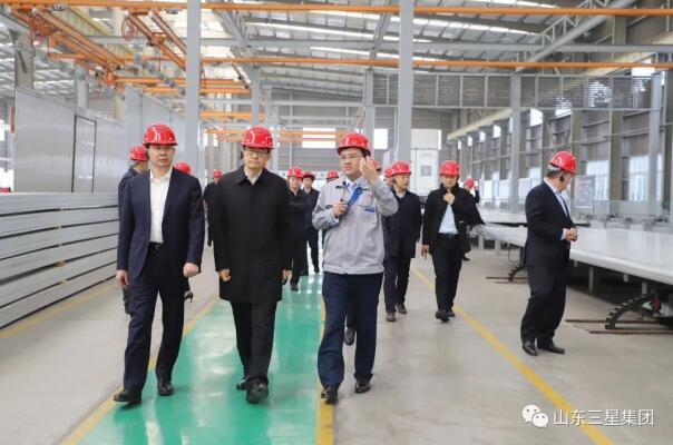 山東重工集團(tuán)、濰柴動(dòng)力、中國(guó)重汽集團(tuán)、中通客車集團(tuán)領(lǐng)導(dǎo)一行來機(jī)械公司交流考察