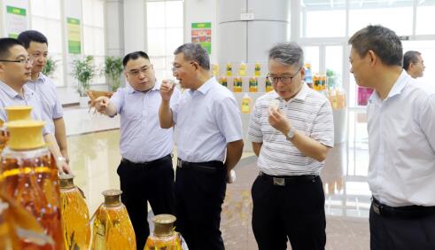 中國糧食經(jīng)濟雜志社社長、主編李福君來山東三星集團調(diào)研